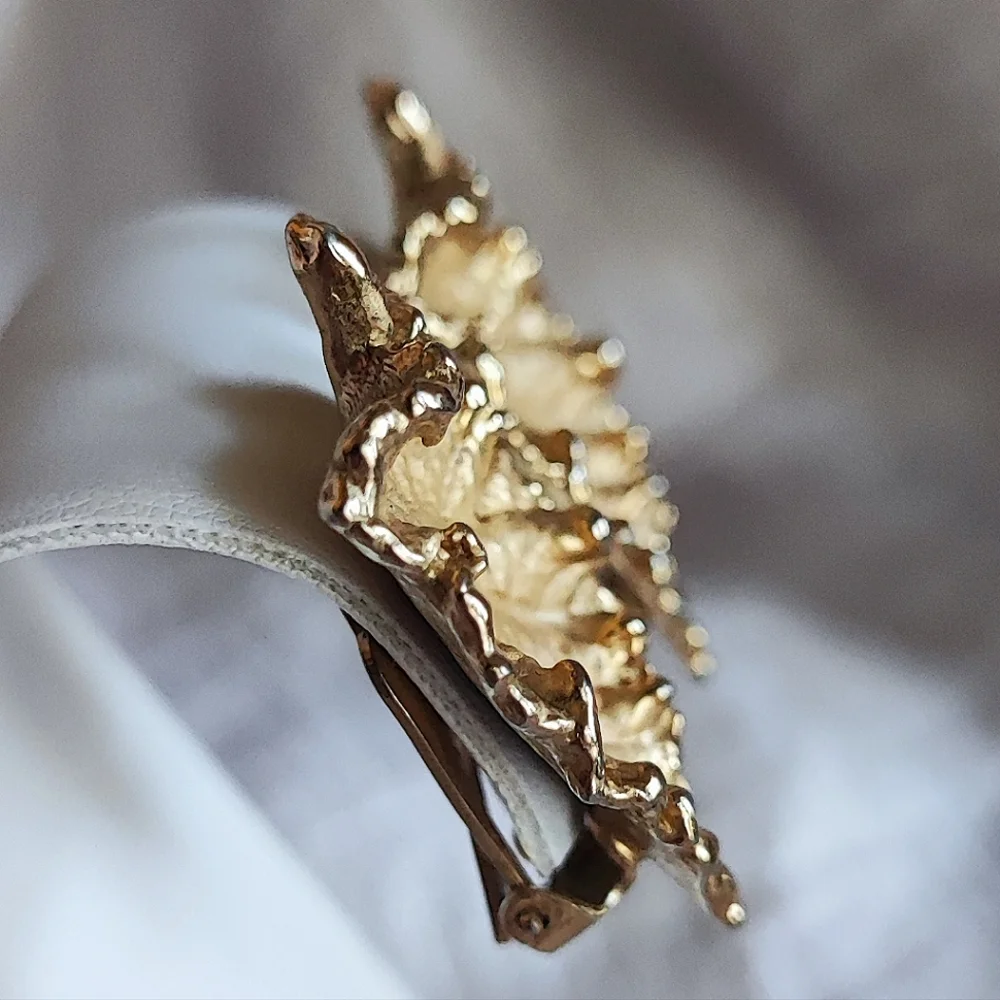 Napier Vintage Signed Brushed Leaf Leaves Gold Tone Ruffled Edge Clip Earrings